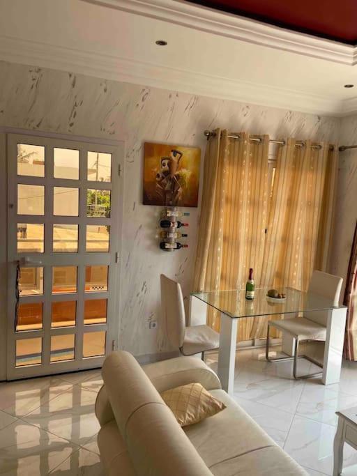 Appartement Altona Ломе Екстериор снимка