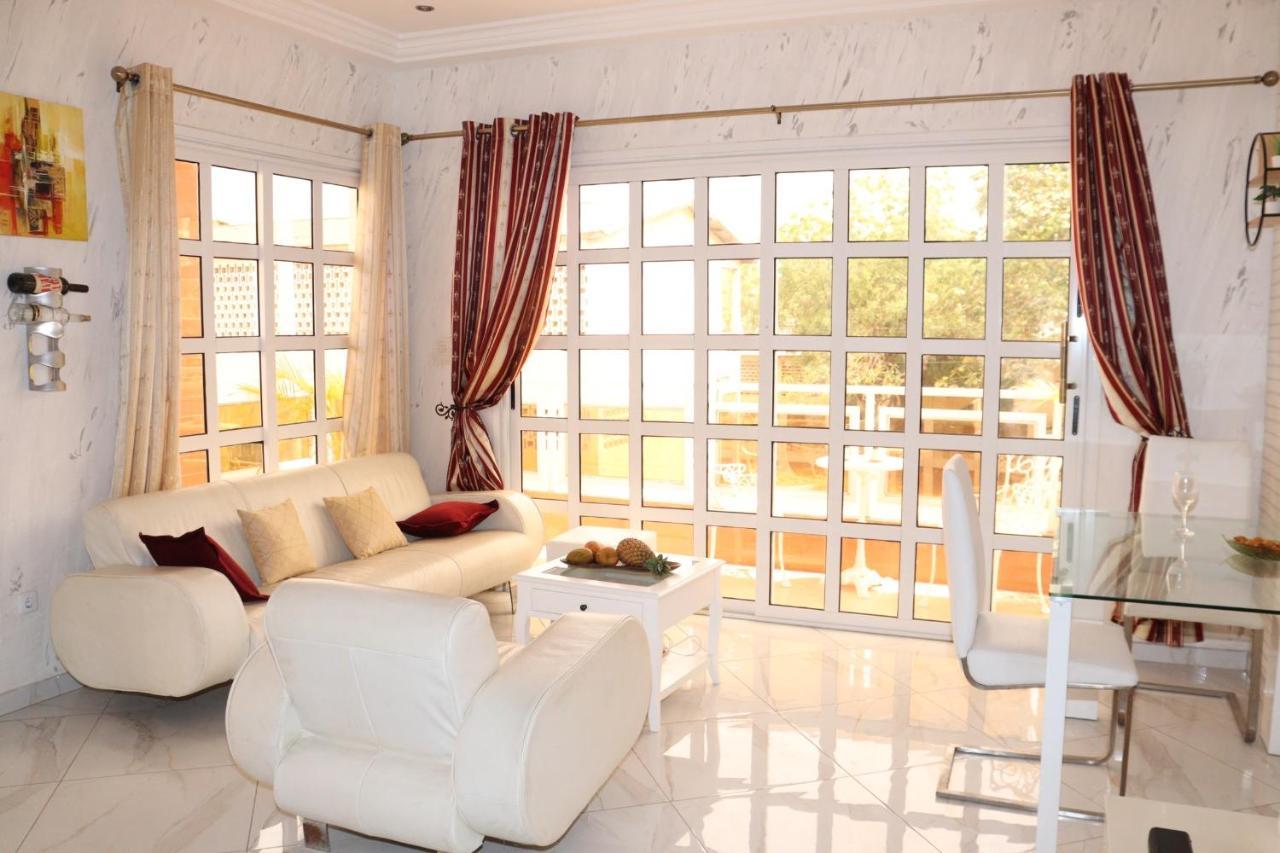 Appartement Altona Ломе Екстериор снимка