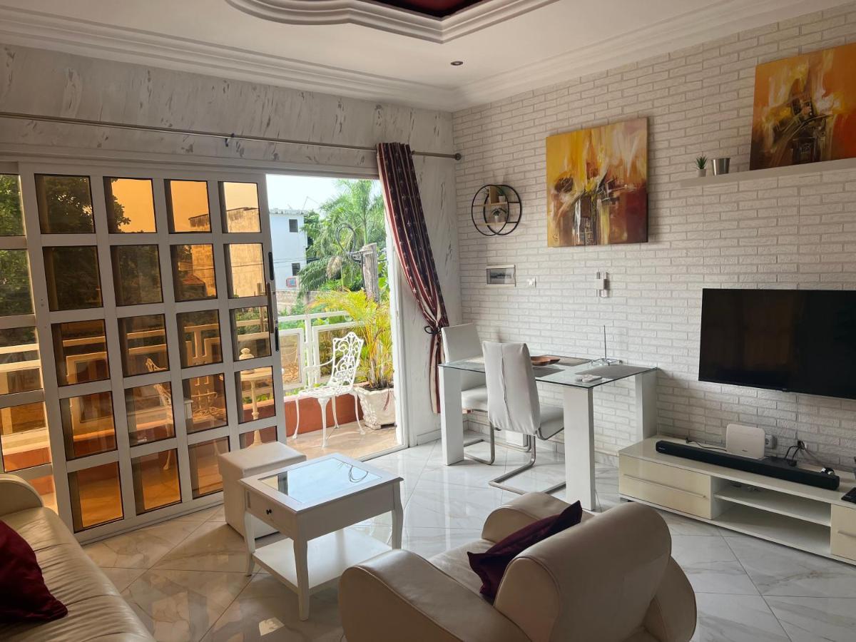 Appartement Altona Ломе Екстериор снимка