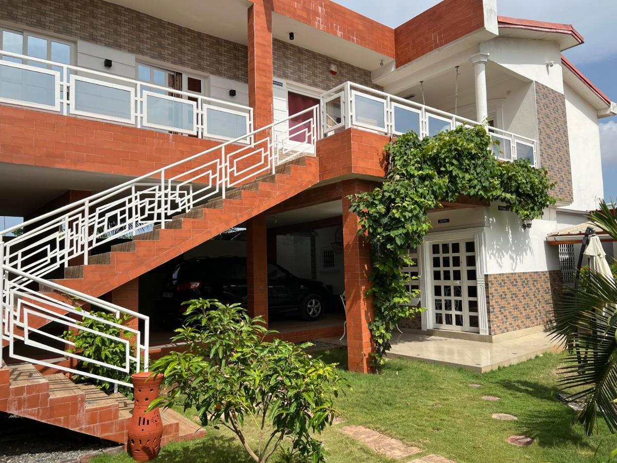 Appartement Altona Ломе Екстериор снимка
