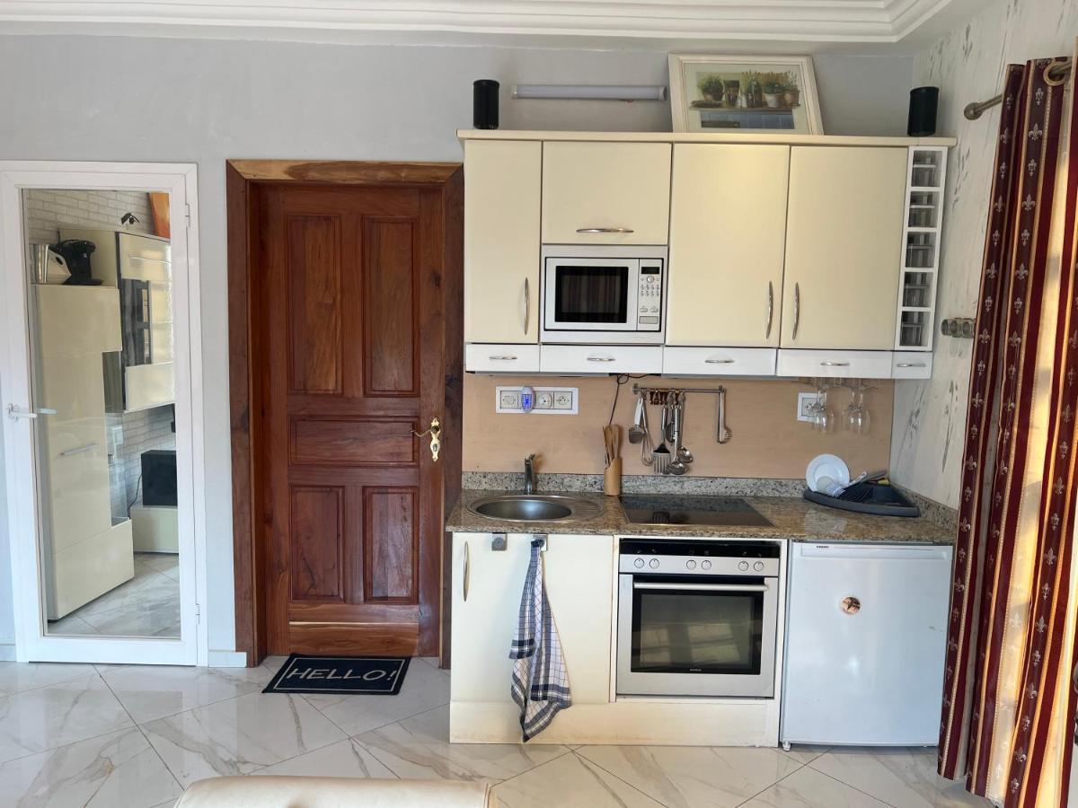 Appartement Altona Ломе Екстериор снимка